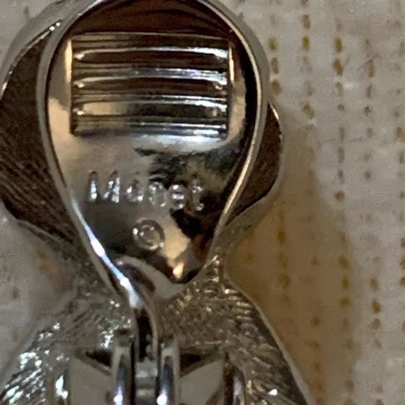 Vintage Monet Clip-on Silver tone Earrings - Picture 5 of 5
